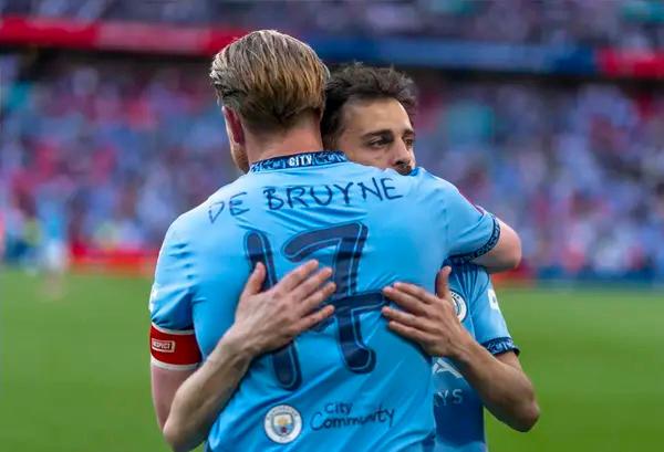 Bernardo Silva gửi thông điệp tới ban lãnh đạo Man City sau khi Kevin De Bruyne bị từ chối hợp đồng