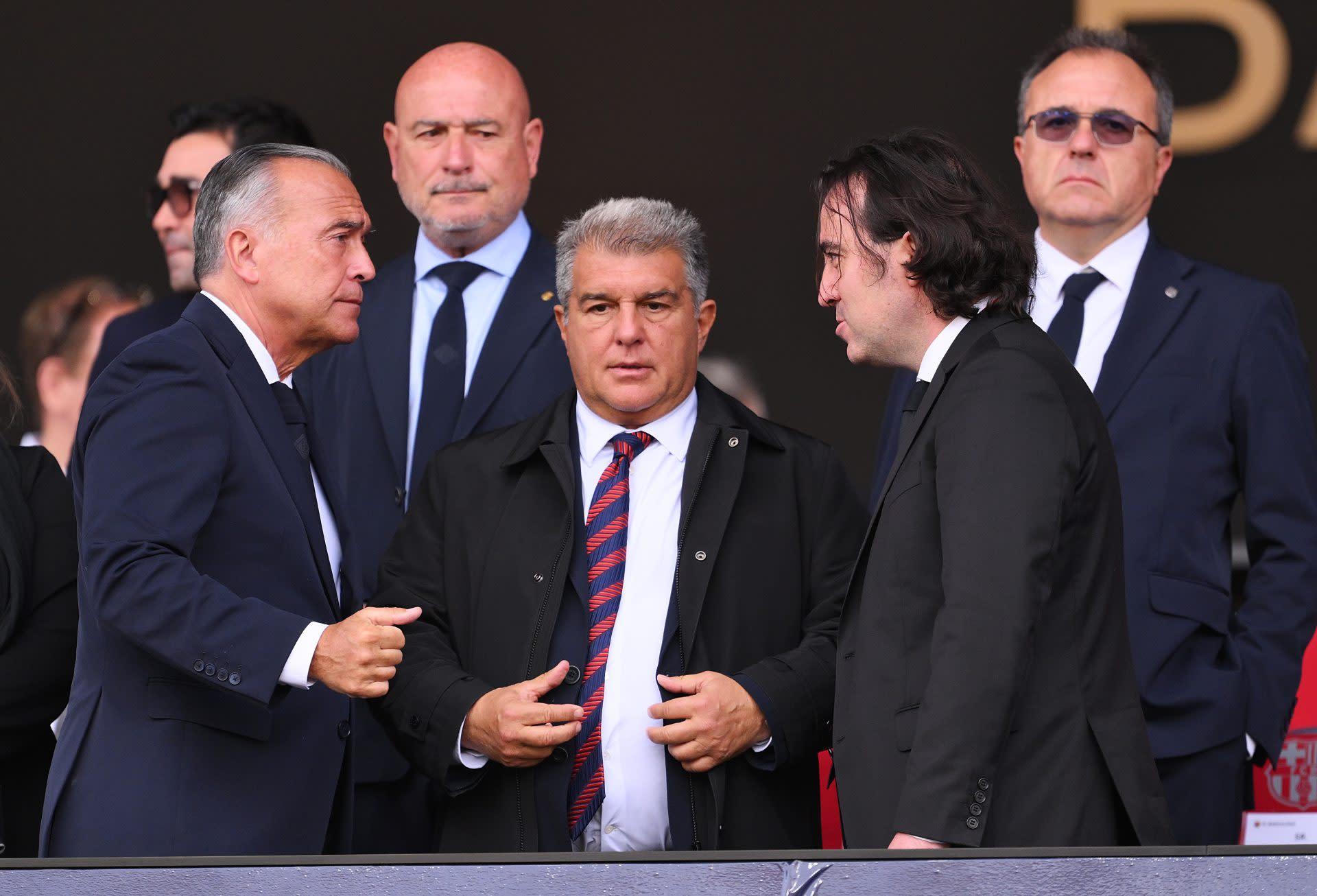 Gian nan Chủ tịch Barcelona trải qua trong khán đài San Siro – Báo cáo chi tiết