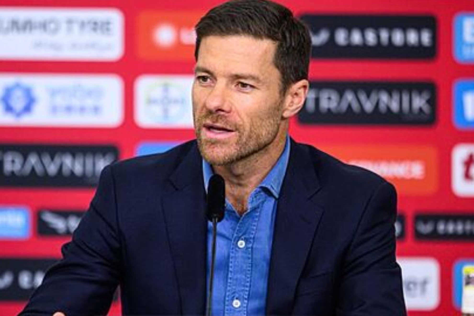 Hansi Flick ‘hạnh phúc’ đón nhận thách thức từ Xabi Alonso ở mùa giải 2025/26