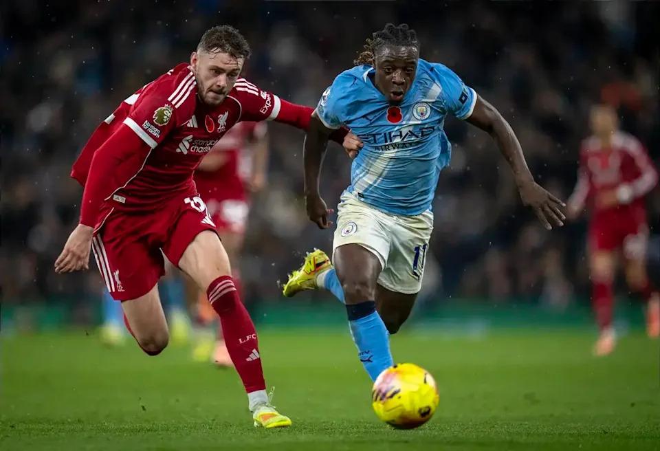 Jeremy Doku nhận 'cú chê' tinh tế từ Pep Guardiola dù có màn trình diễn năm sao trước Liverpool