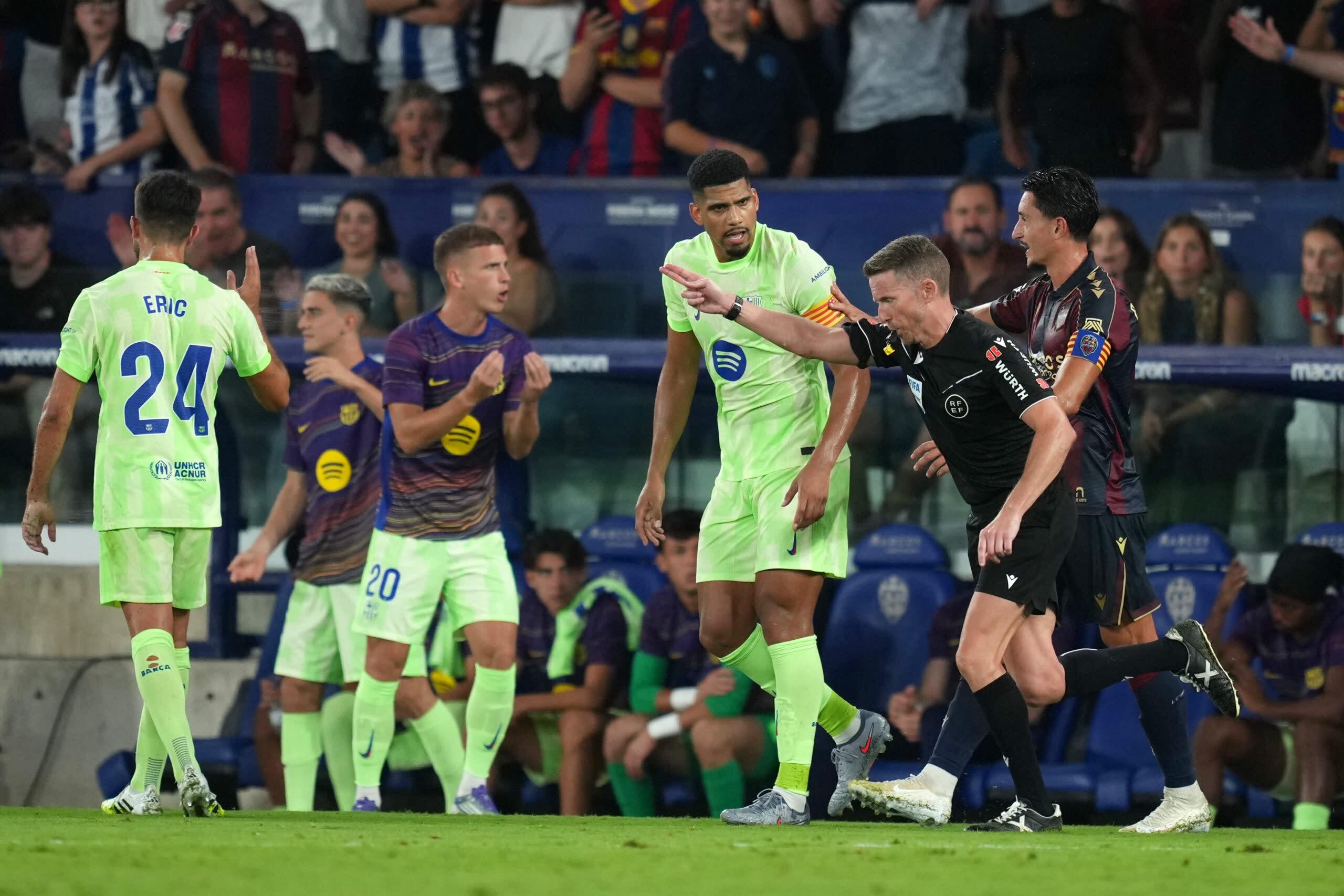 Yamal, Pedri, Raphinha Và Torres Nhận Điểm 8 | Đánh Giá Cầu Thủ Barcelona Trong Chiến Thắng Khó Khăn Trước Levante