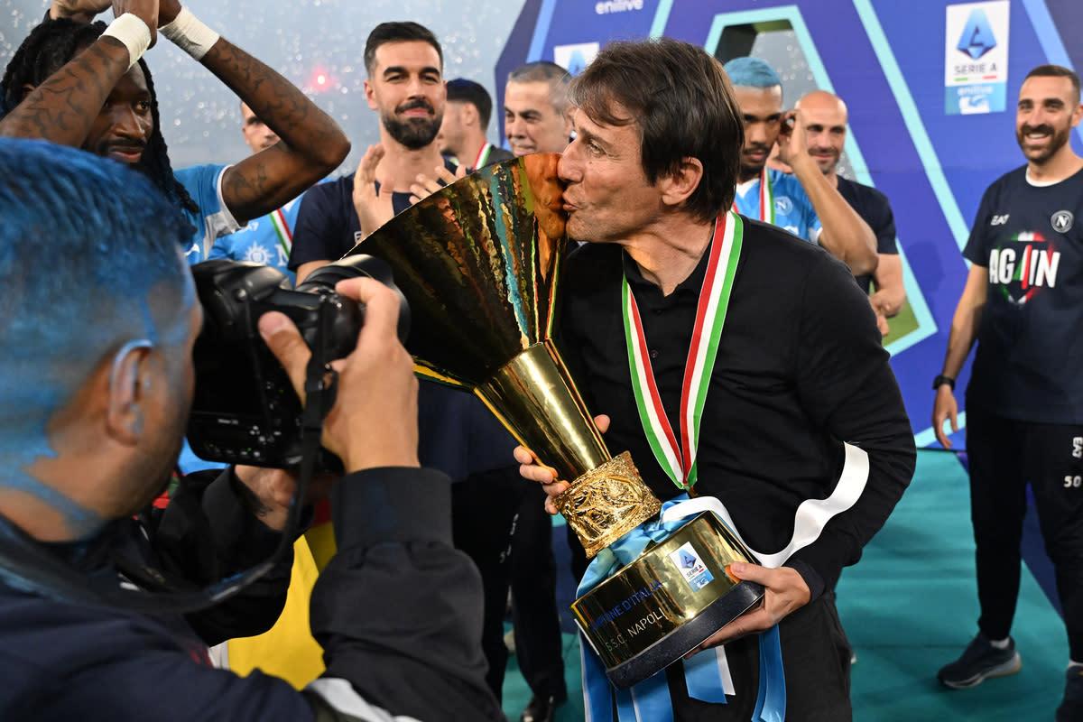 Antonio Conte được vinh danh HLV xuất sắc nhất Serie A 2024-25 sau chức vô địch của Napoli