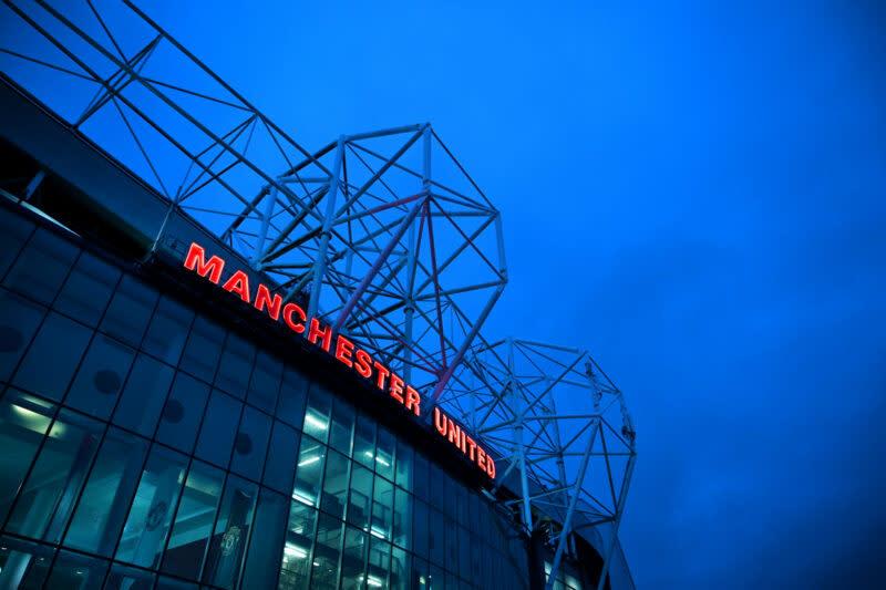 Trụ cột hàng phòng ngự vắng mặt trong trận Man United đấu Arsenal
